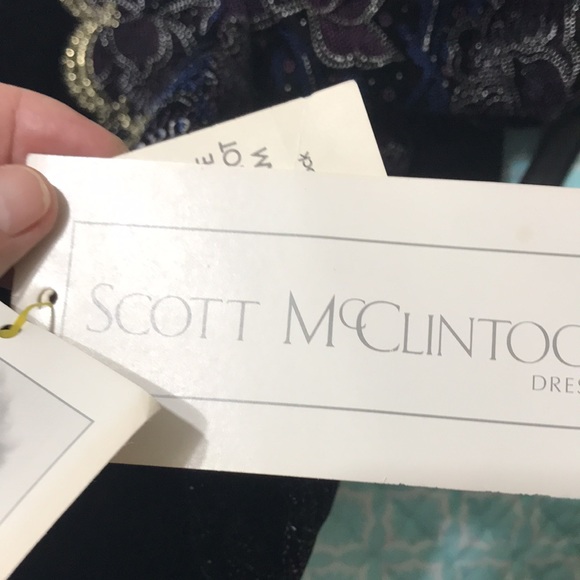 Vintage Victorian brocade and velvet dress with 80s power should… - Picture 8 of 12